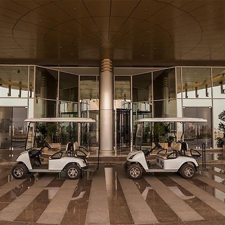 Millennium Hail Hotel Eksteriør bilde Golf carts at the entrance of the hotel