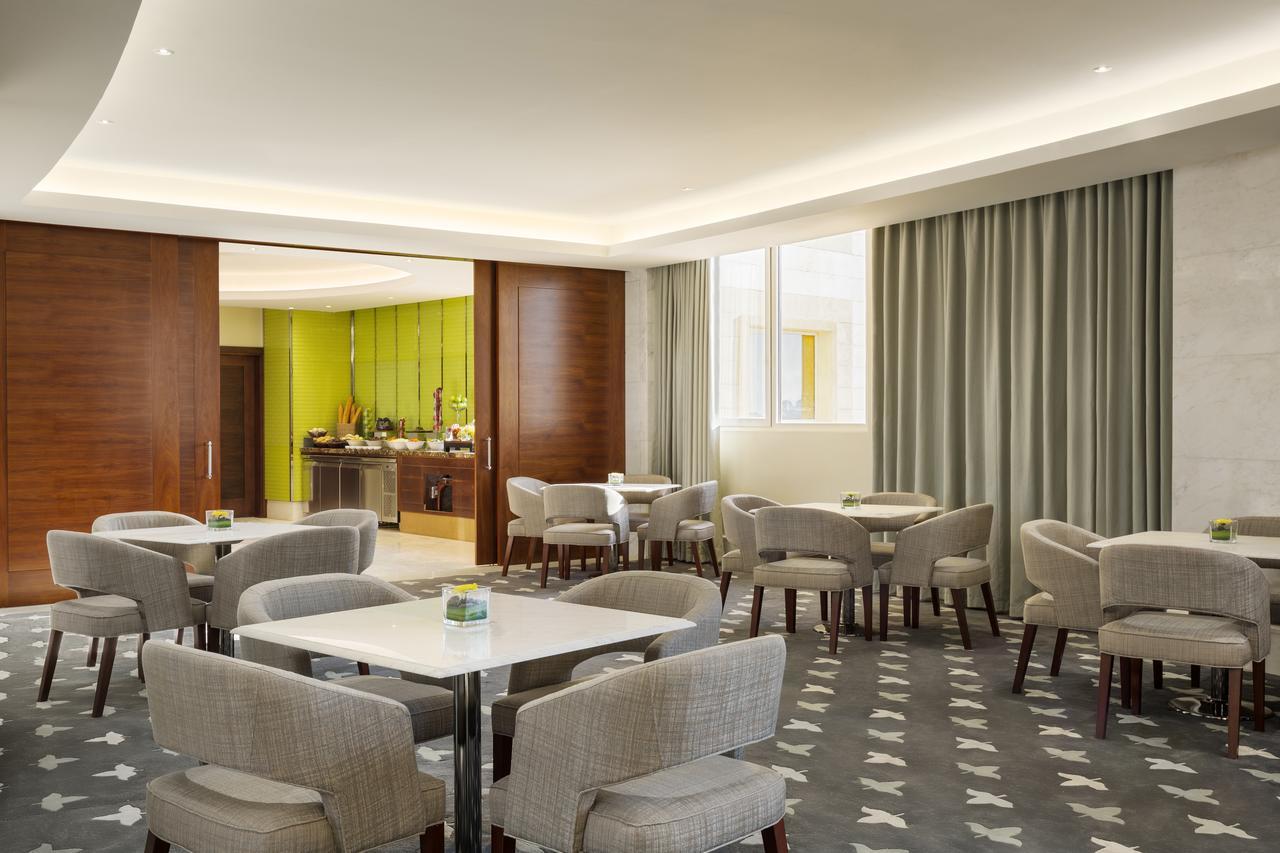 Millennium Hail Hotel Eksteriør bilde The Club at London Heathrow Airport