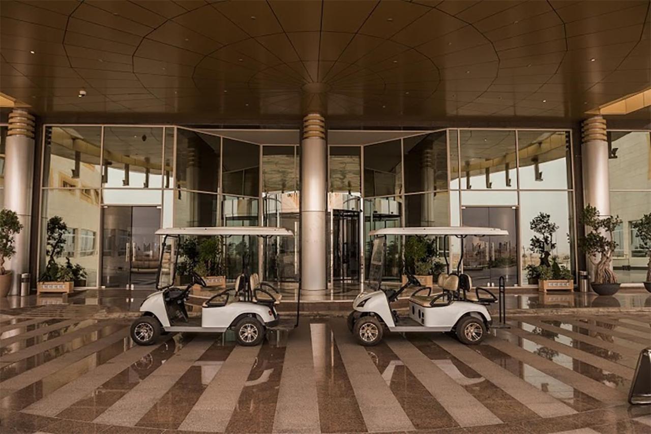 Millennium Hail Hotel Eksteriør bilde Golf carts at the entrance of the hotel