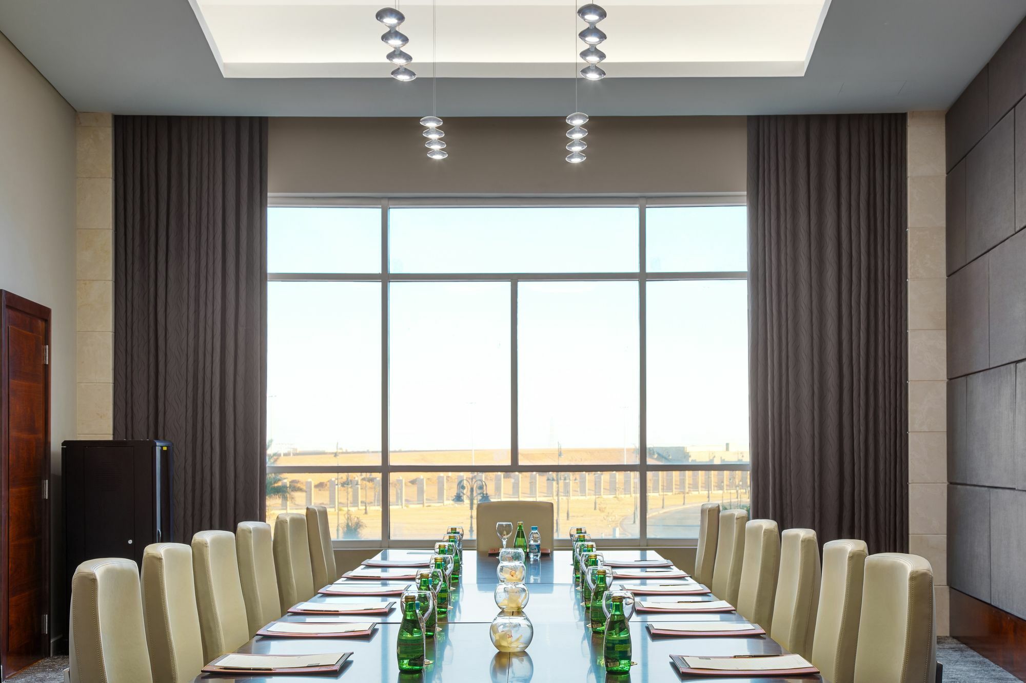 Millennium Hail Hotel Eksteriør bilde Meeting room