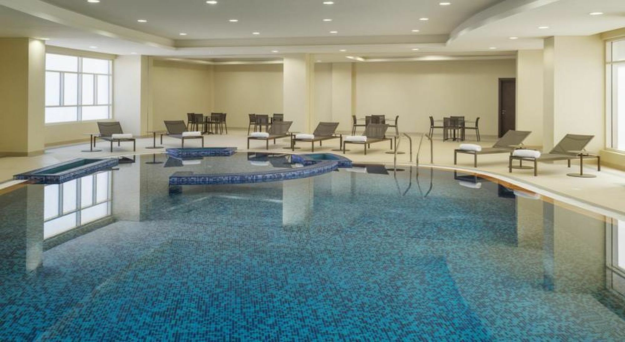 Millennium Hail Hotel Eksteriør bilde The swimming pool at the hotel