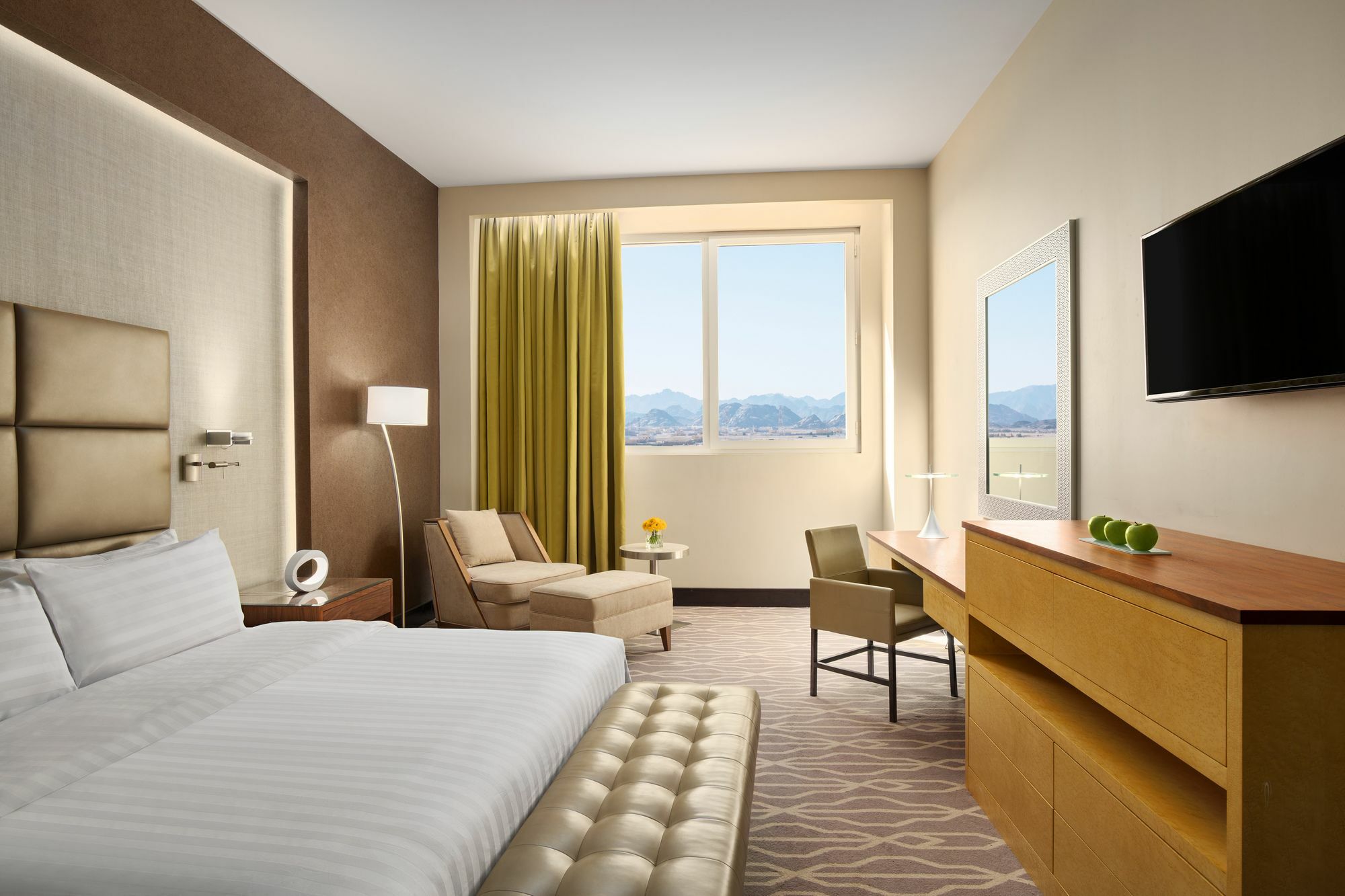 Millennium Hail Hotel Eksteriør bilde A guest room at the Hilton Garden Inn
