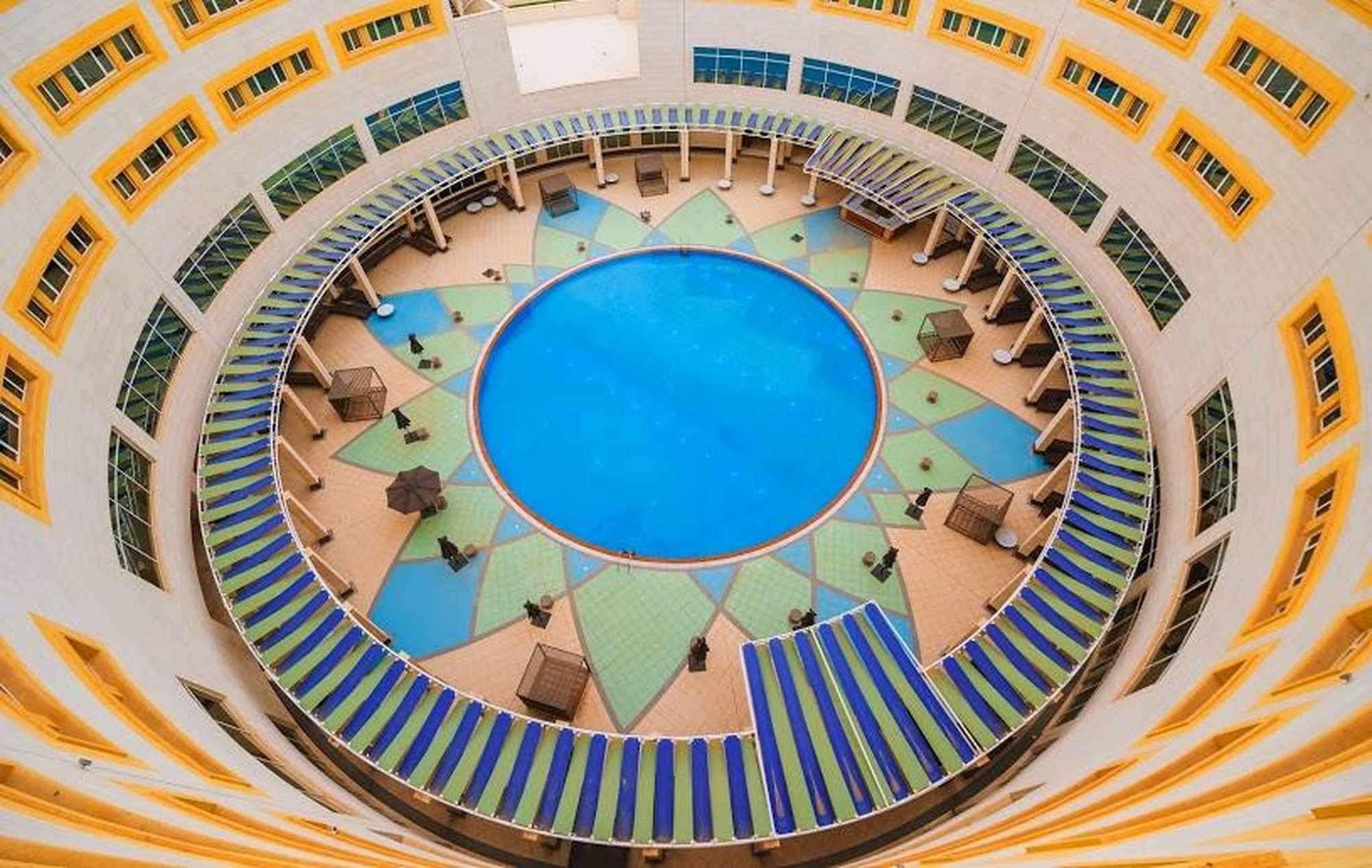 Millennium Hail Hotel Eksteriør bilde The central atrium of the school